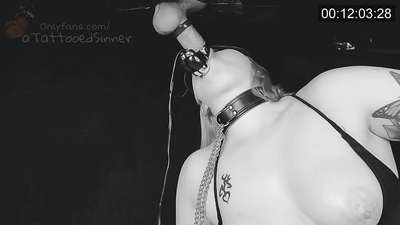 สาวสวยกับหัวนมที่สมบูรณ์แบบที่หลุมกลอรี่